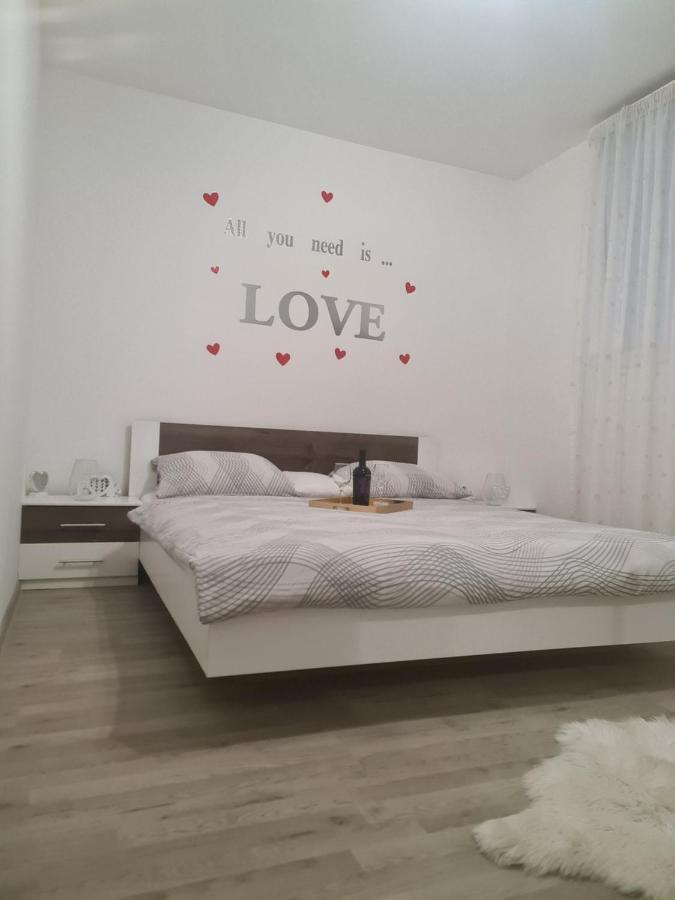 Manuela Apartment เซนญ์ ภายนอก รูปภาพ