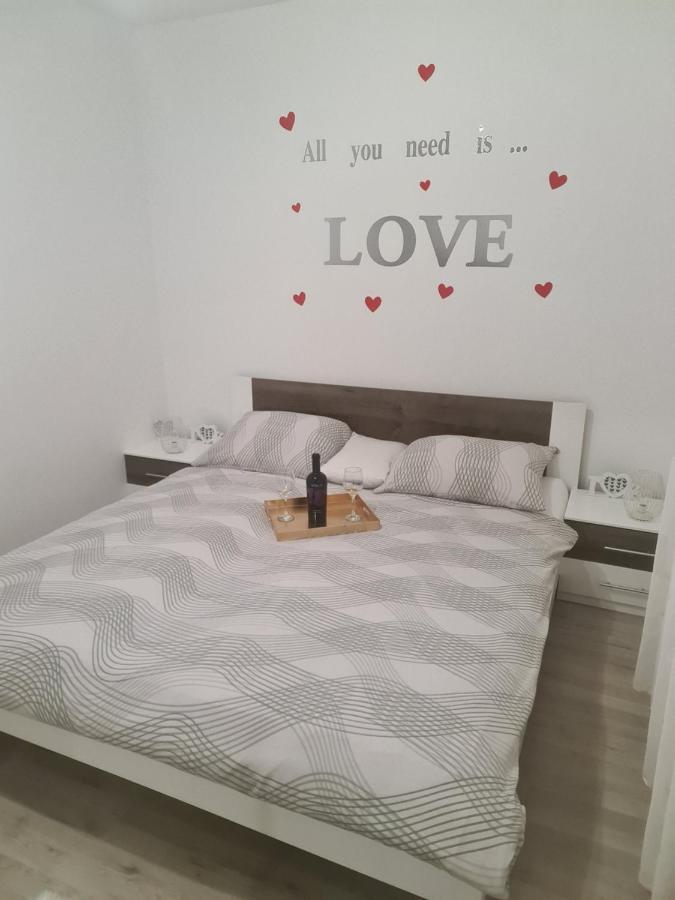Manuela Apartment เซนญ์ ภายนอก รูปภาพ