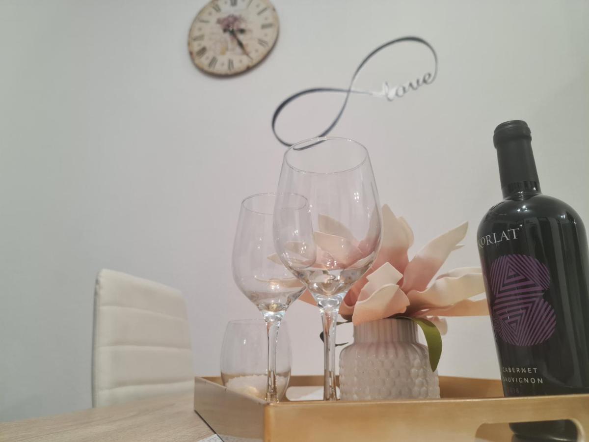 Manuela Apartment เซนญ์ ภายนอก รูปภาพ