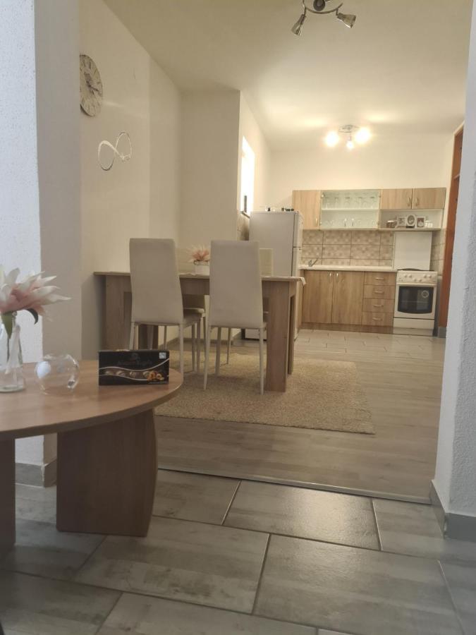 Manuela Apartment เซนญ์ ภายนอก รูปภาพ