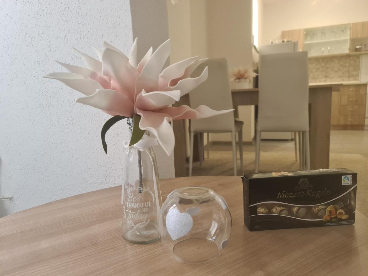 Manuela Apartment เซนญ์ ภายนอก รูปภาพ