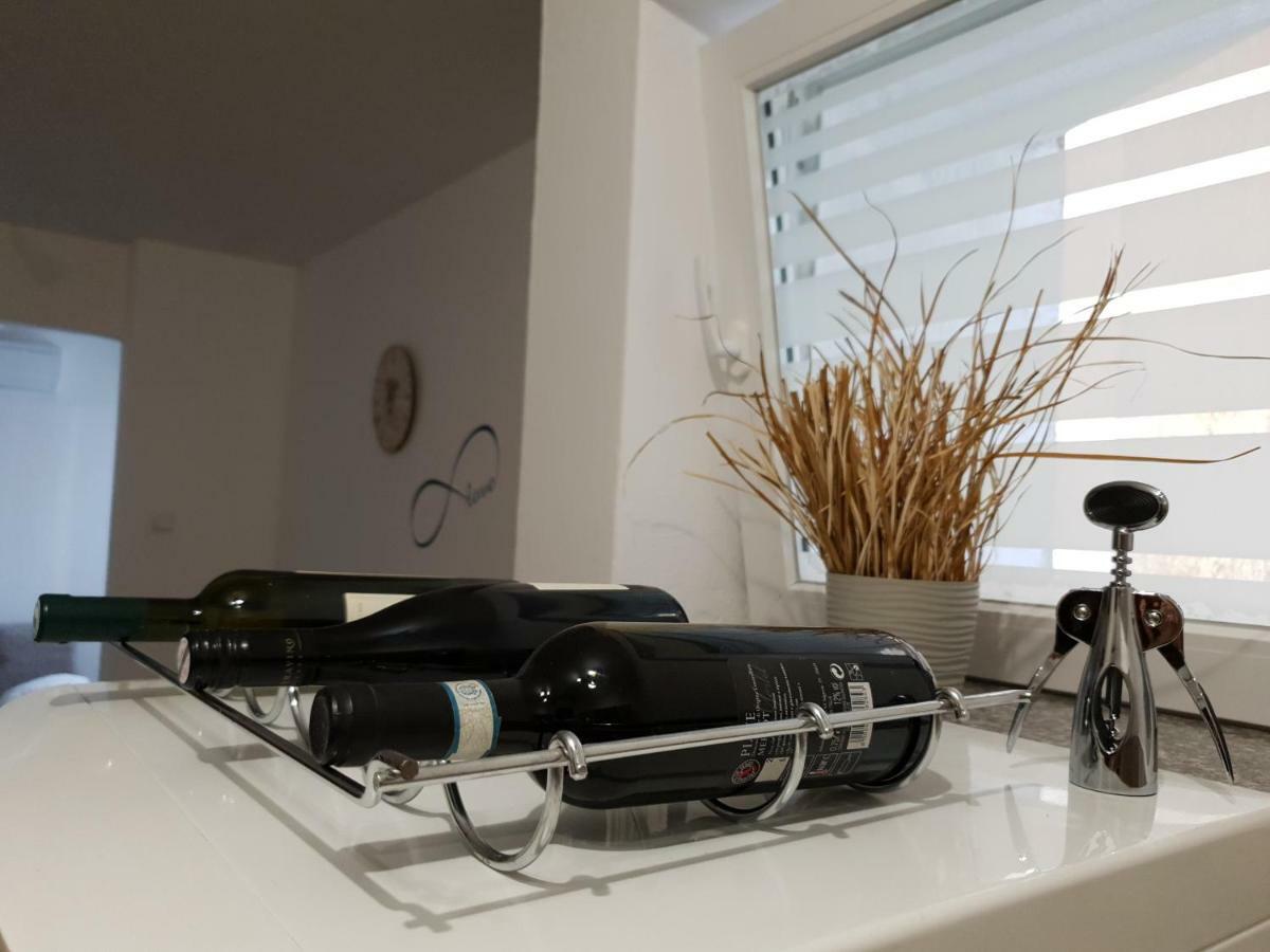 Manuela Apartment เซนญ์ ภายนอก รูปภาพ